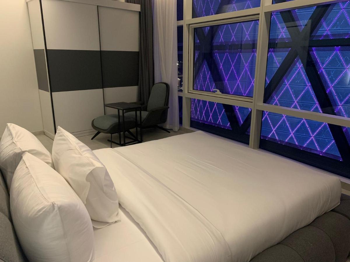 Century Marina Hotel - Lusail Kültér fotó A bedroom at the hotel
