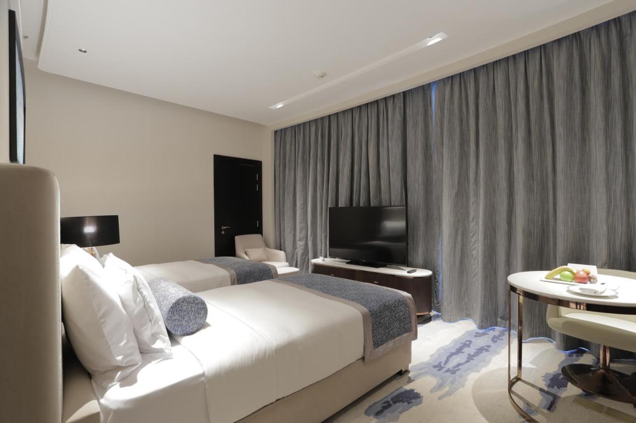 Century Marina Hotel - Lusail Kültér fotó Deluxe Room