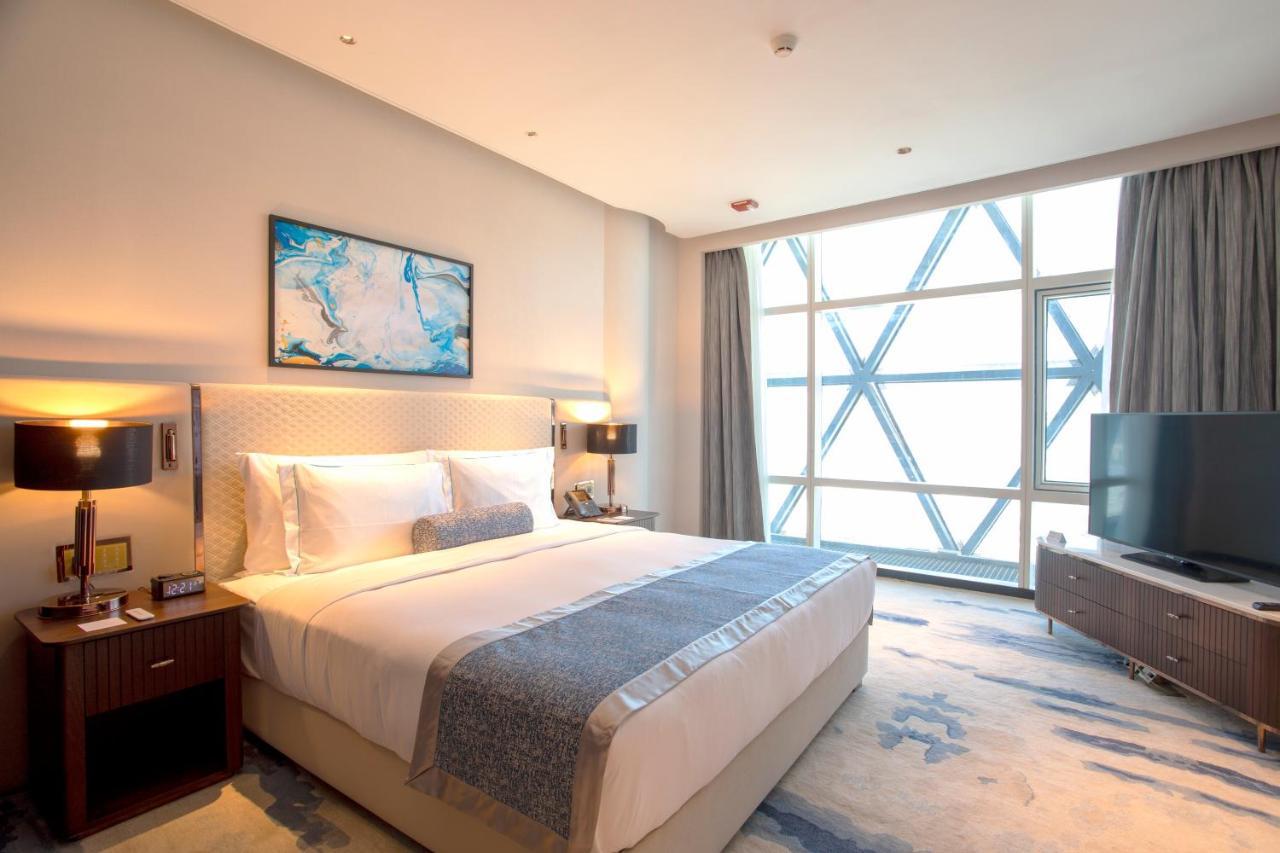 Century Marina Hotel - Lusail Kültér fotó A bedroom at the hotel