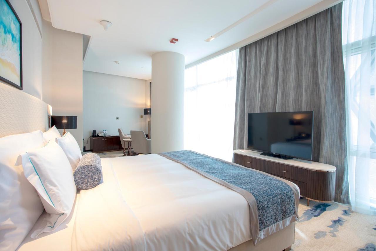 Century Marina Hotel - Lusail Kültér fotó A bedroom at the hotel