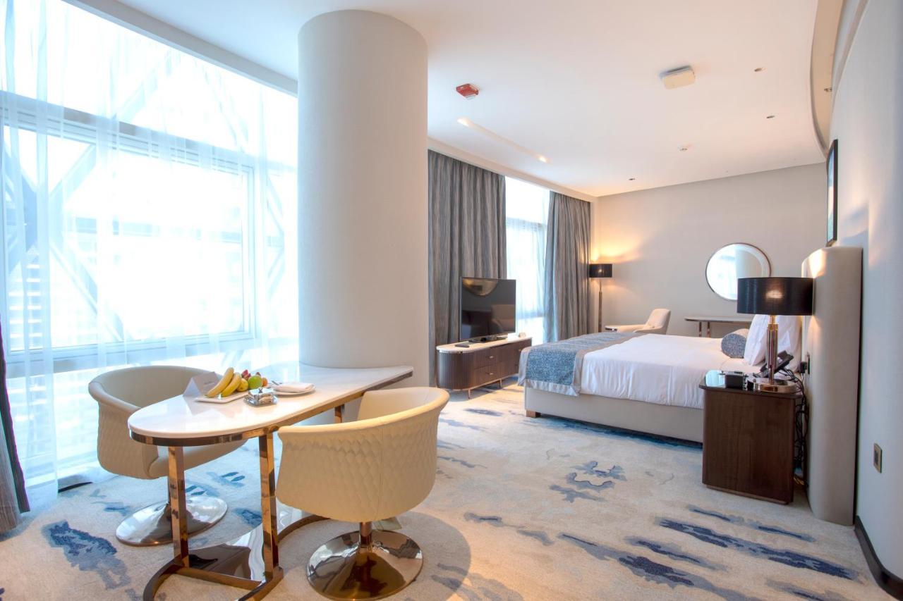 Century Marina Hotel - Lusail Kültér fotó A suite at the hotel