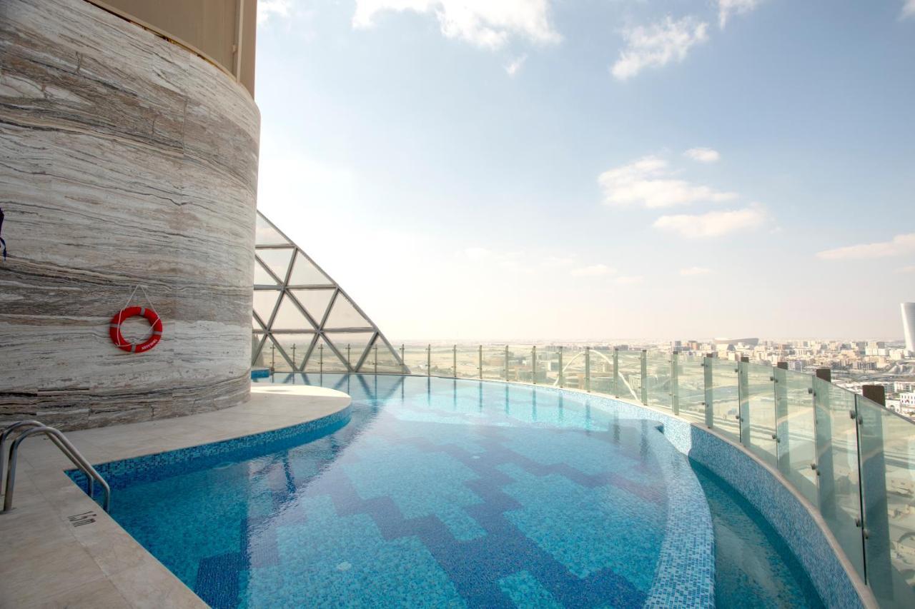 Century Marina Hotel - Lusail Kültér fotó The pool at the 360° Sky Lounge