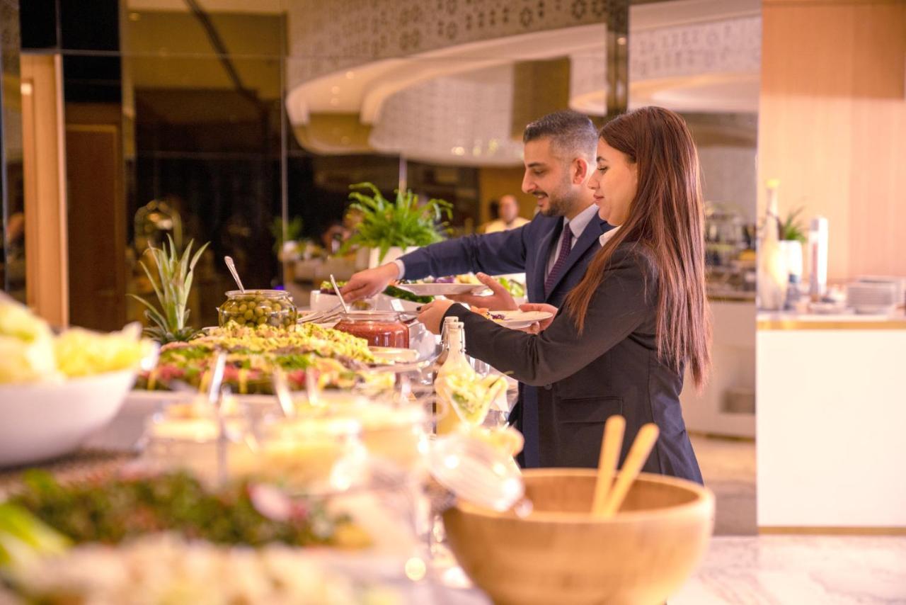 Century Marina Hotel - Lusail Kültér fotó A buffet at a hotel