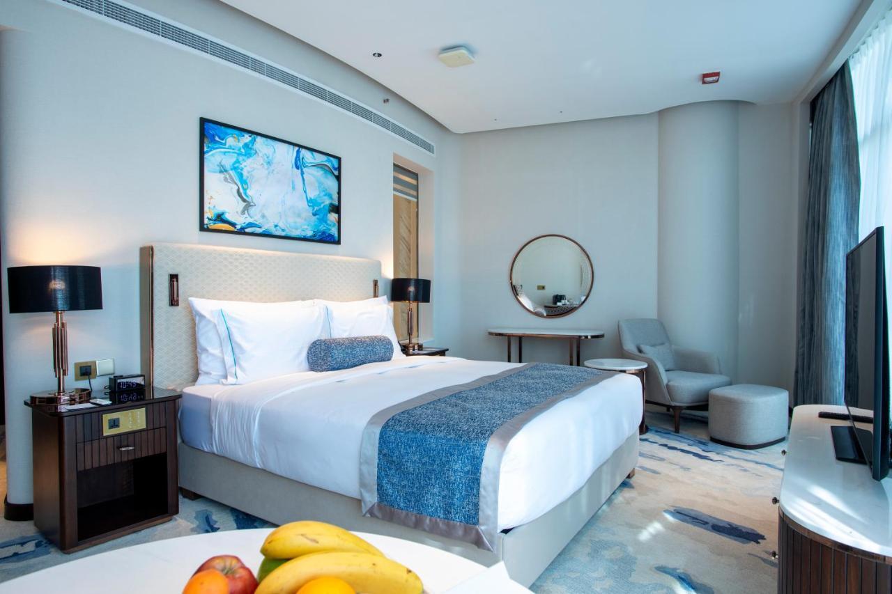 Century Marina Hotel - Lusail Kültér fotó A bedroom at the hotel
