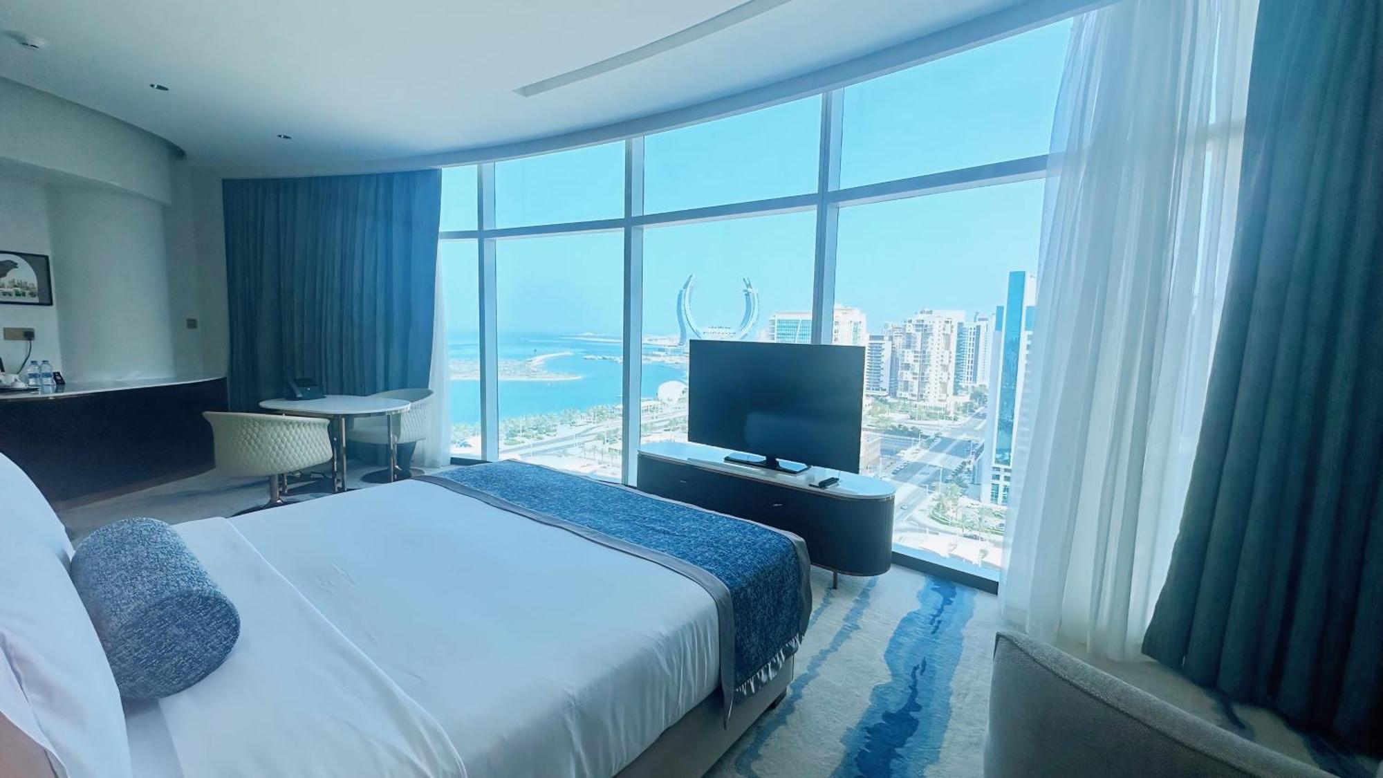 Century Marina Hotel - Lusail Kültér fotó A bedroom at the hotel