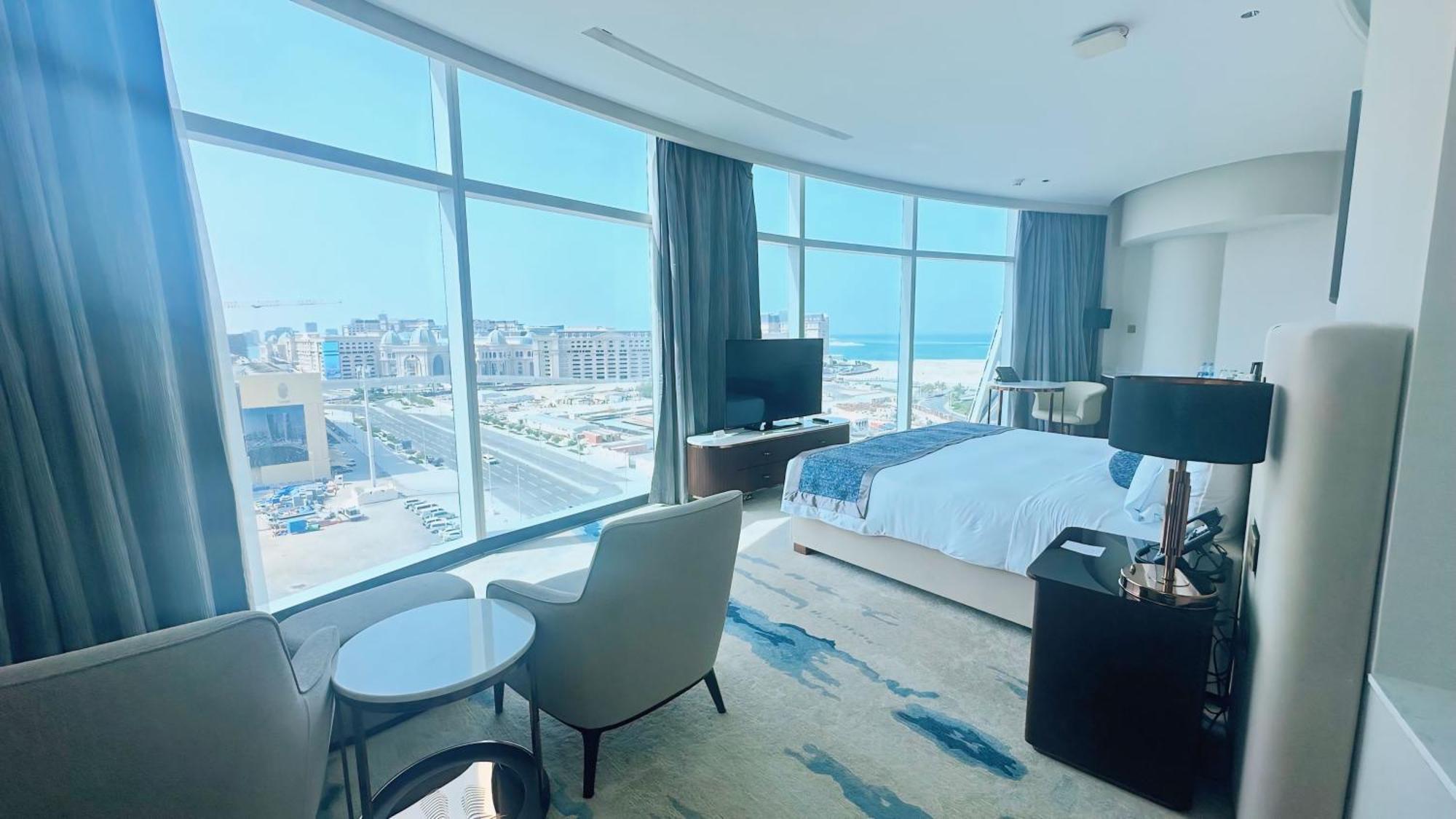 Century Marina Hotel - Lusail Kültér fotó A bedroom at the hotel